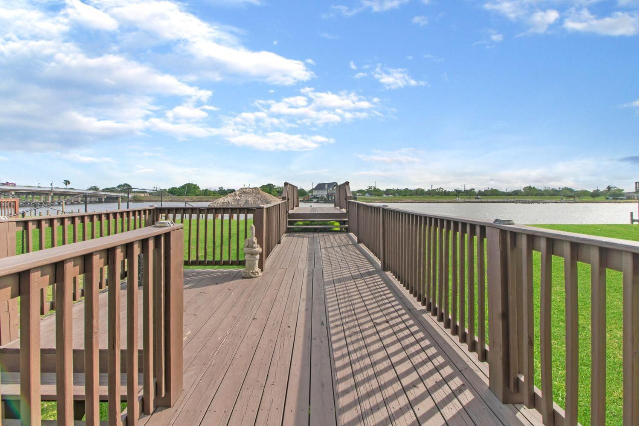 Luxury Waterfront Home Family And Pet Friendly Near Surfside Beach 11 Mins Freeport Εξωτερικό φωτογραφία