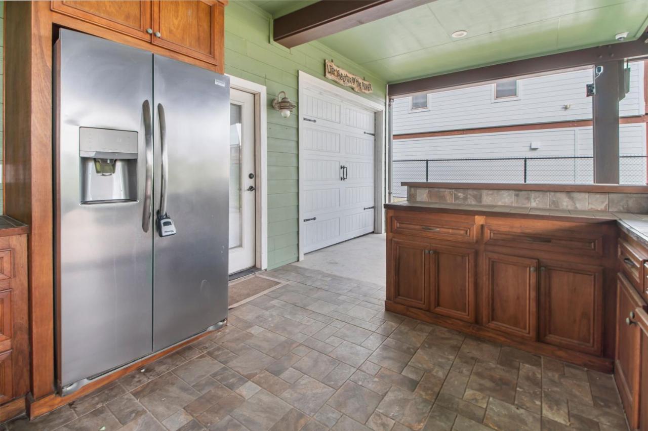 Luxury Waterfront Home Family And Pet Friendly Near Surfside Beach 11 Mins Freeport Εξωτερικό φωτογραφία