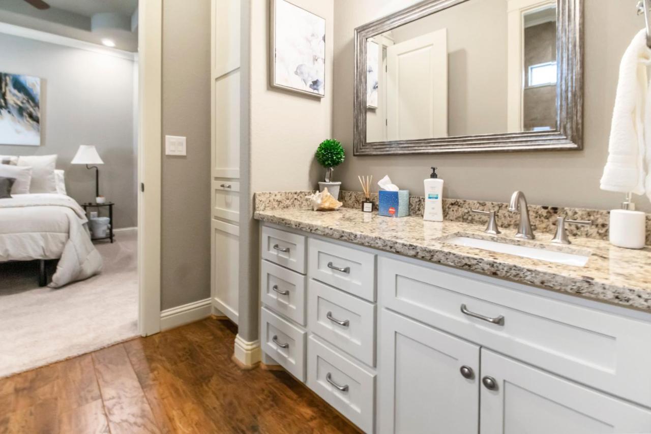 Luxury Waterfront Home Family And Pet Friendly Near Surfside Beach 11 Mins Freeport Εξωτερικό φωτογραφία