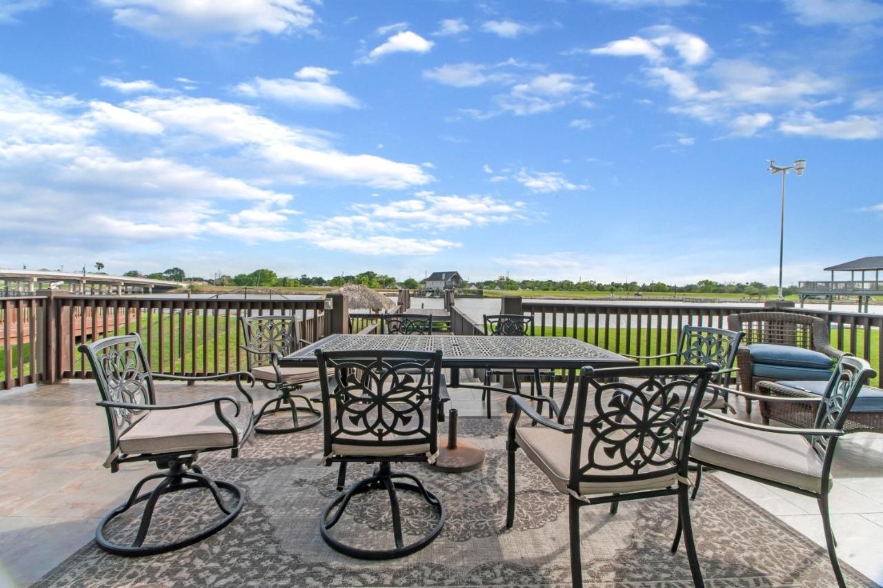 Luxury Waterfront Home Family And Pet Friendly Near Surfside Beach 11 Mins Freeport Εξωτερικό φωτογραφία