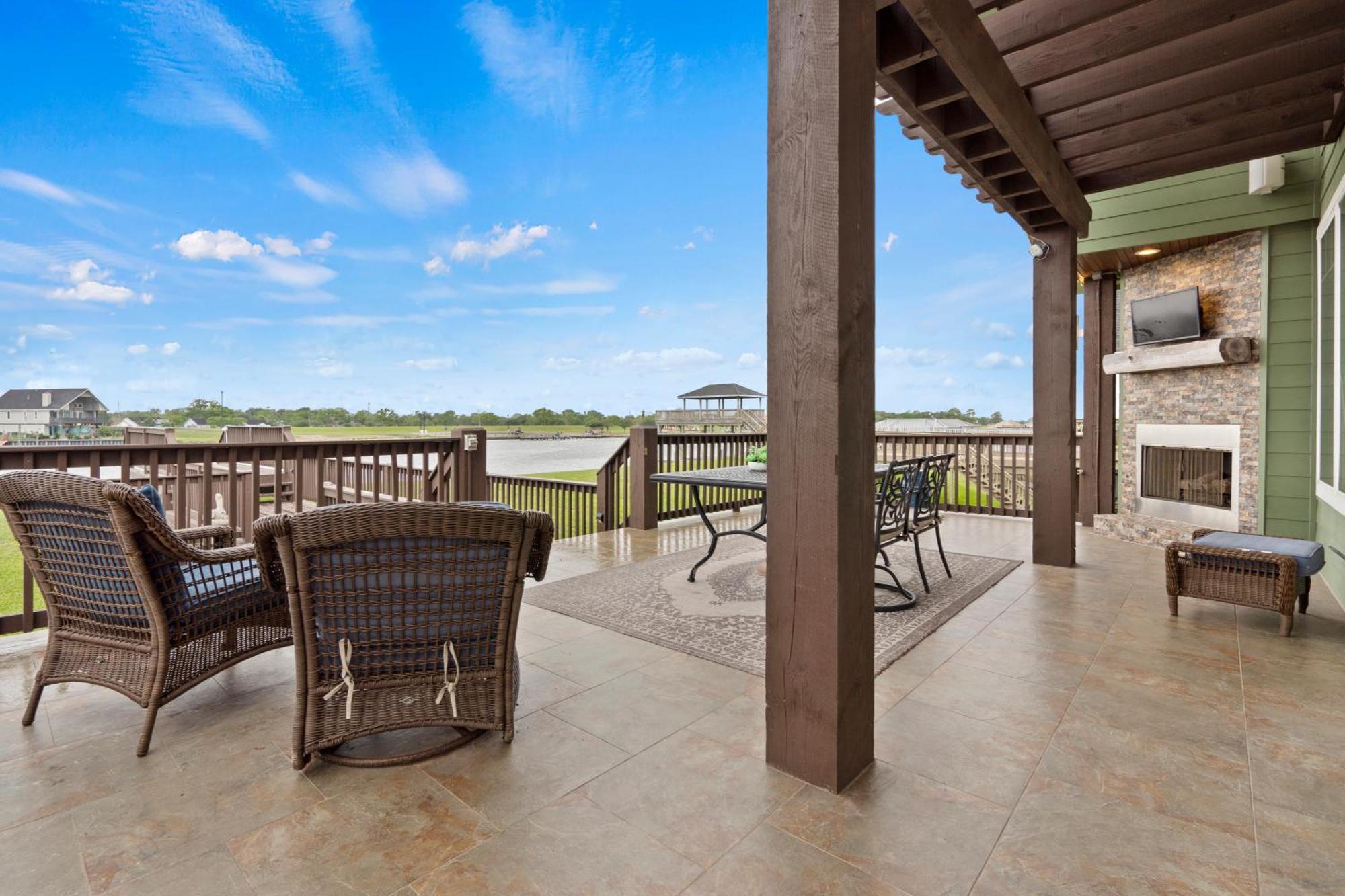 Luxury Waterfront Home Family And Pet Friendly Near Surfside Beach 11 Mins Freeport Εξωτερικό φωτογραφία