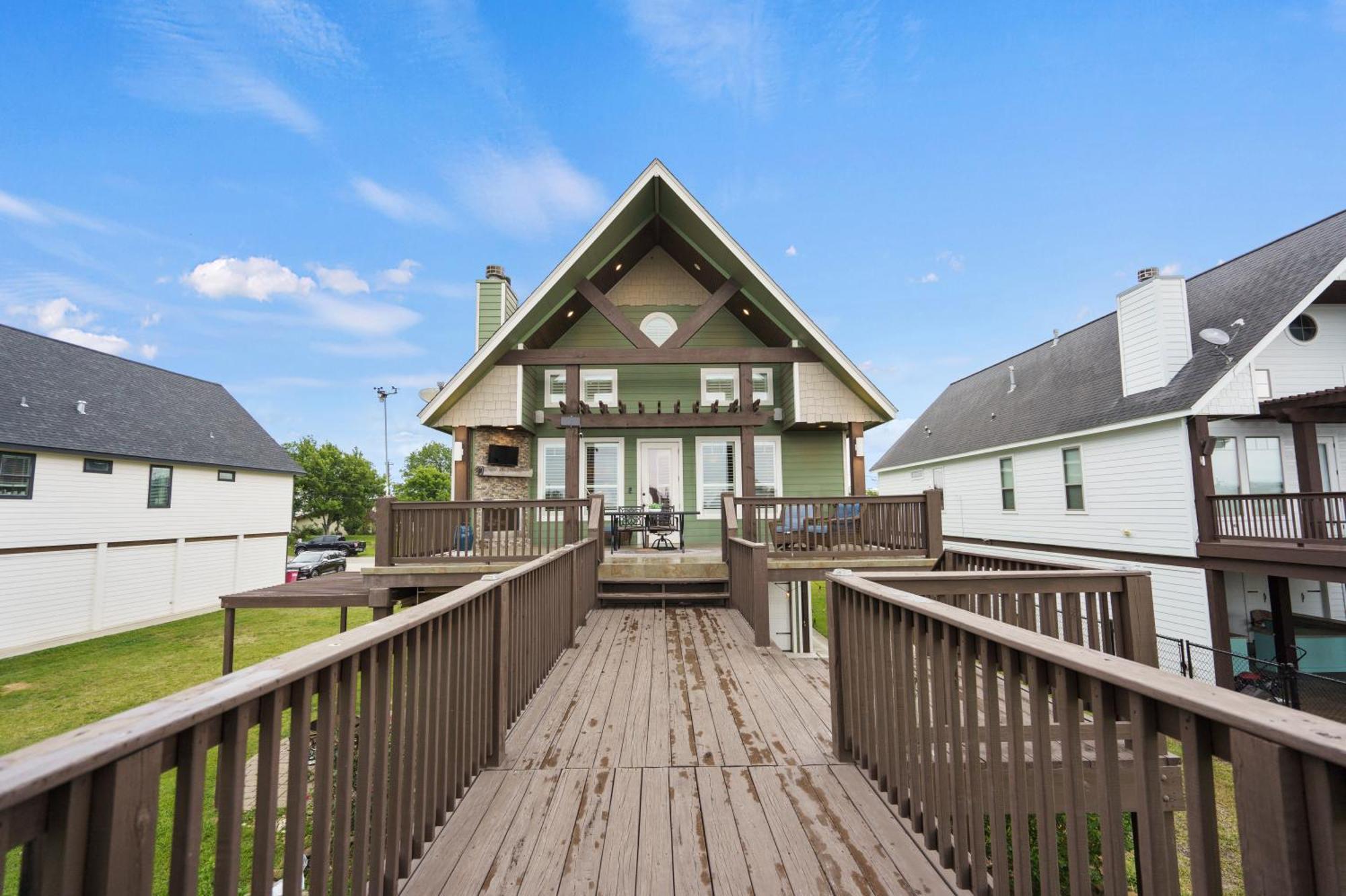 Luxury Waterfront Home Family And Pet Friendly Near Surfside Beach 11 Mins Freeport Εξωτερικό φωτογραφία