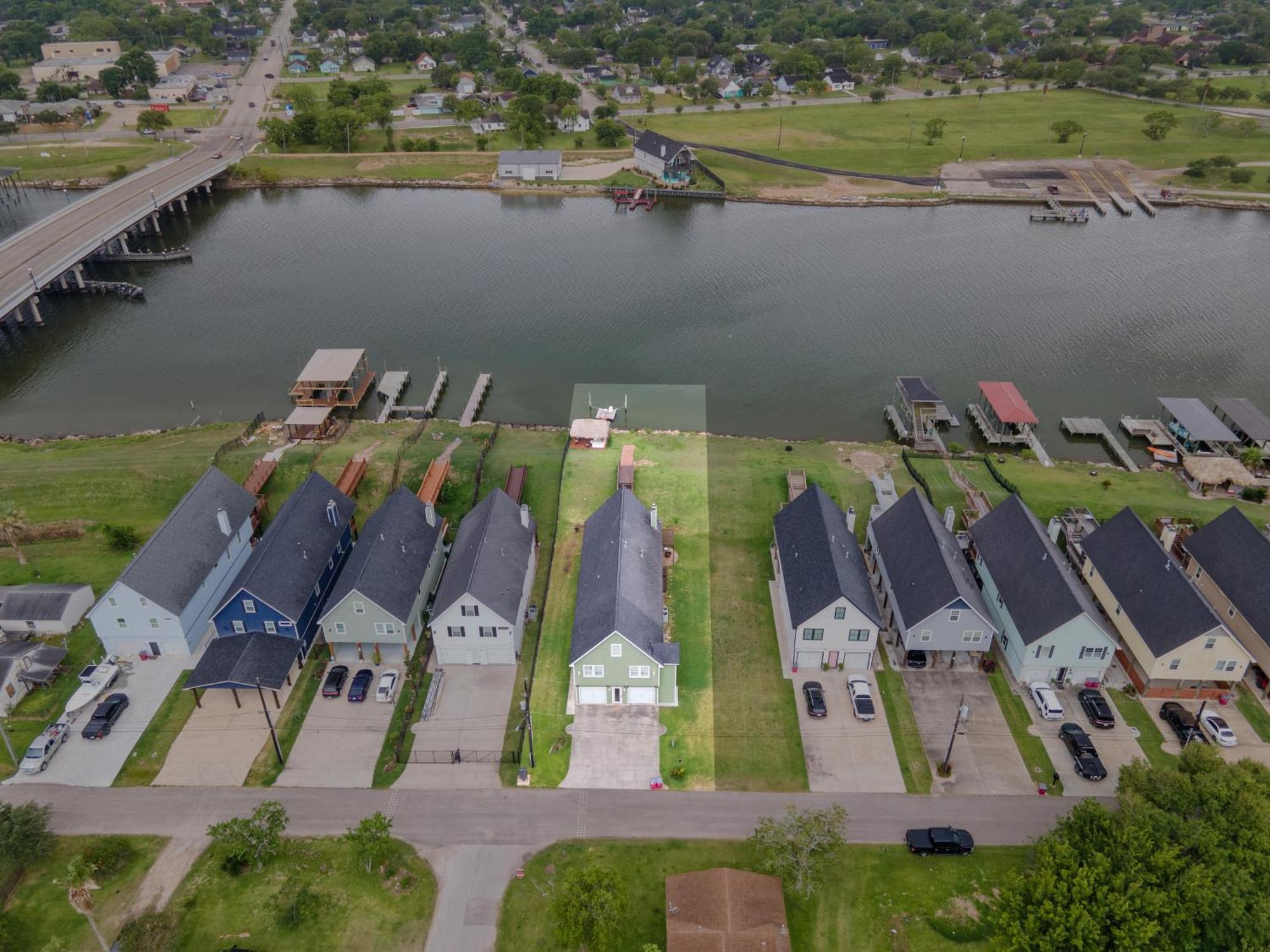 Luxury Waterfront Home Family And Pet Friendly Near Surfside Beach 11 Mins Freeport Εξωτερικό φωτογραφία
