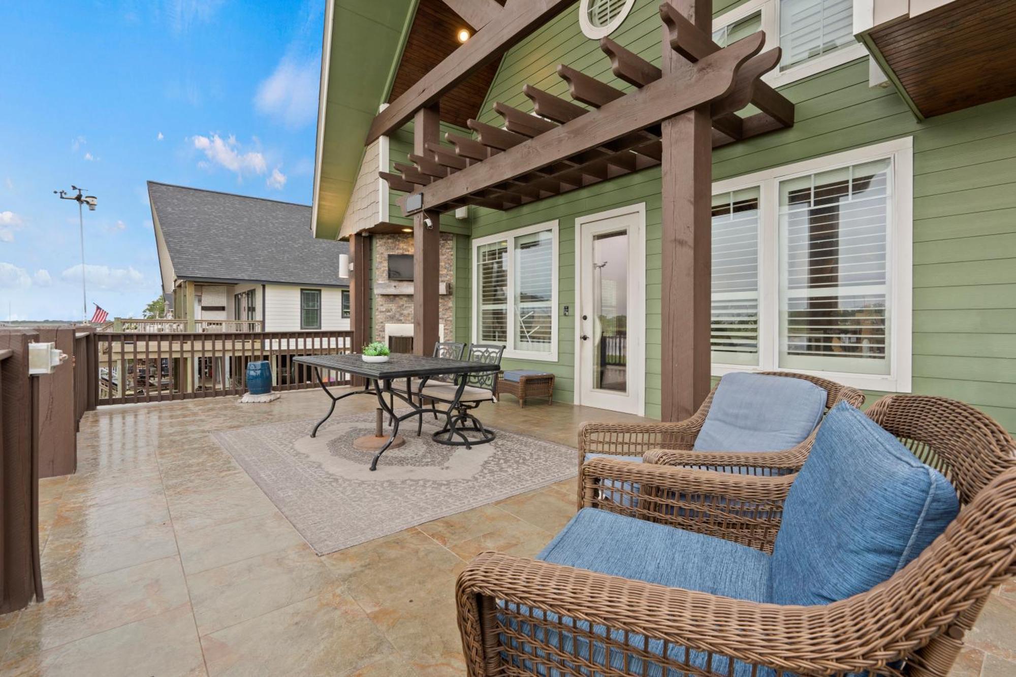 Luxury Waterfront Home Family And Pet Friendly Near Surfside Beach 11 Mins Freeport Εξωτερικό φωτογραφία